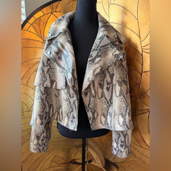 Jennifer Lopez Jackets & Blazers - Jennifer Lopez Snake Print Leather Jacket